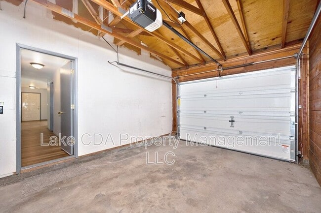 Building Photo - 1421 E Randle Ave