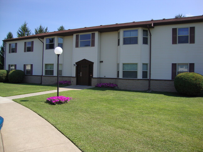 Primary Photo - Pine Tree Village Apartments