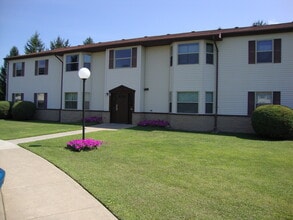 Building Photo - Pine Tree Village Apartments