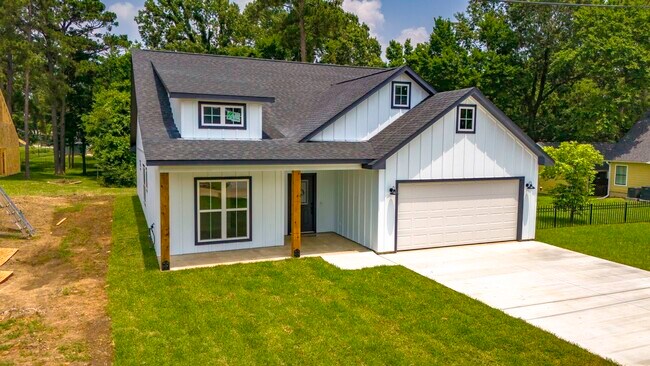 Building Photo - 611 Bridgeview Dr