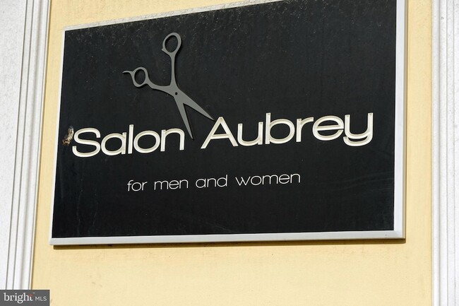 Building Photo - 23443 Dover Rd