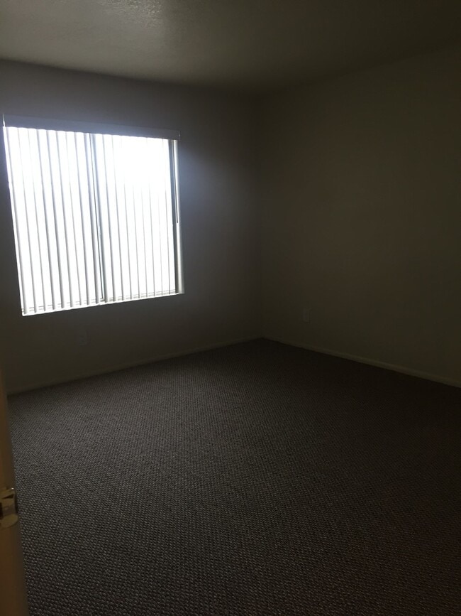 Building Photo - Gorgeous 3Bdrm 2 bath apartment