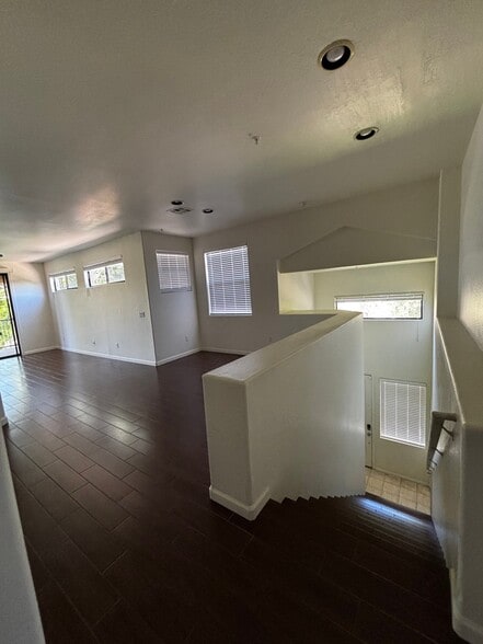 Building Photo - 705 W Queen Creek Rd