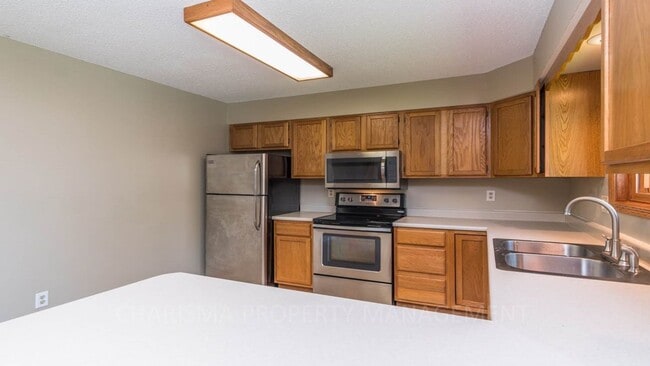 Building Photo - MULTI-LEVEL 3 BD, 2 BA HOUSE WITH FENCED IN YARD, DOUBLE ATTACHED GARAGE, SHED, MURPHY BED, 3 FAM...