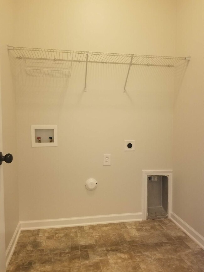 Building Photo - Large 4 Bedroom Home in Towne Pointe! Showings Coming Soon!!!