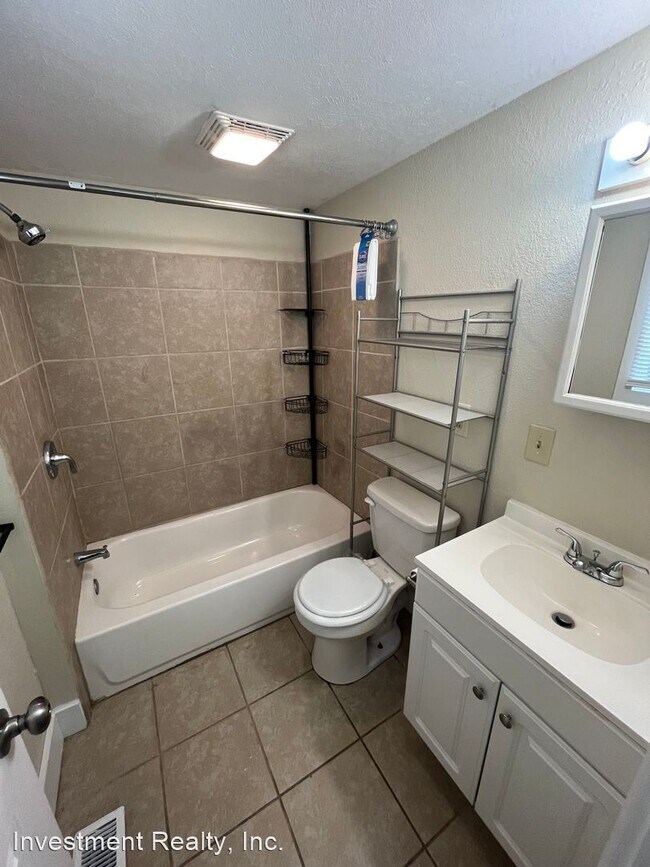 Building Photo - 2 br, 1 bath House - 1028 E Blaine St