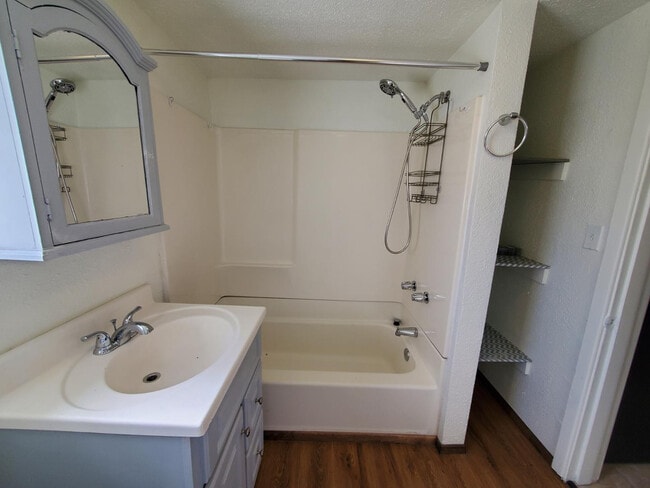 Building Photo - 515 S O'Leary St