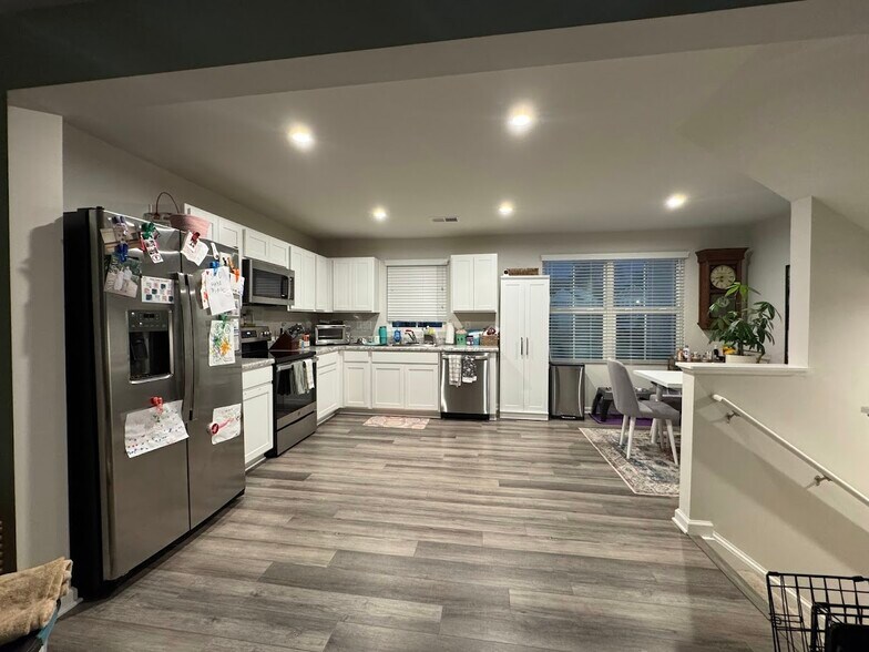 Building Photo - 6042 Cutwater Cir