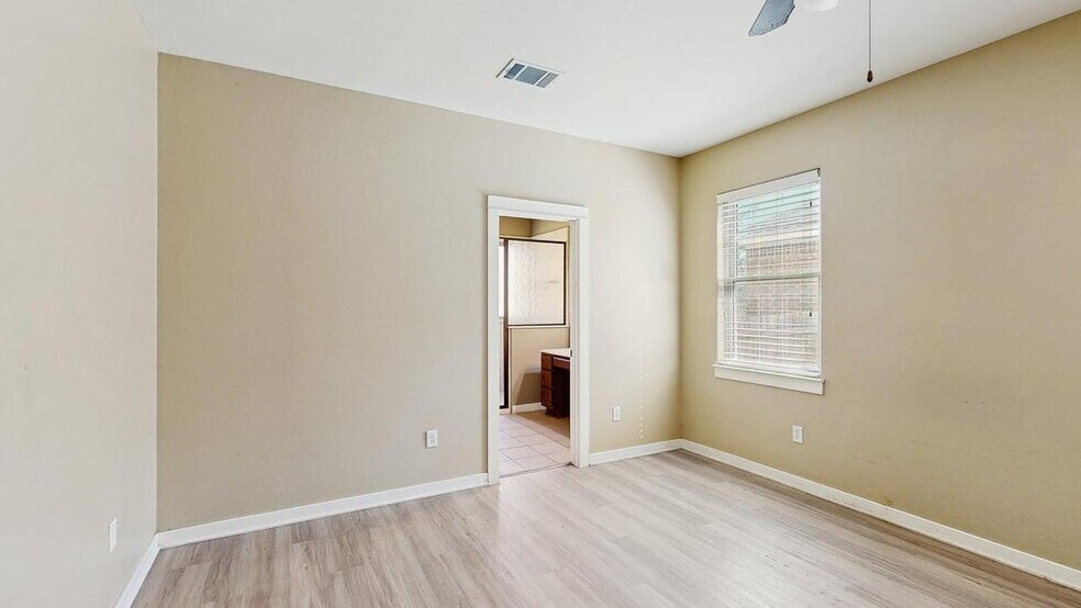 Building Photo - Beautifully updated home in a peaceful Geo...