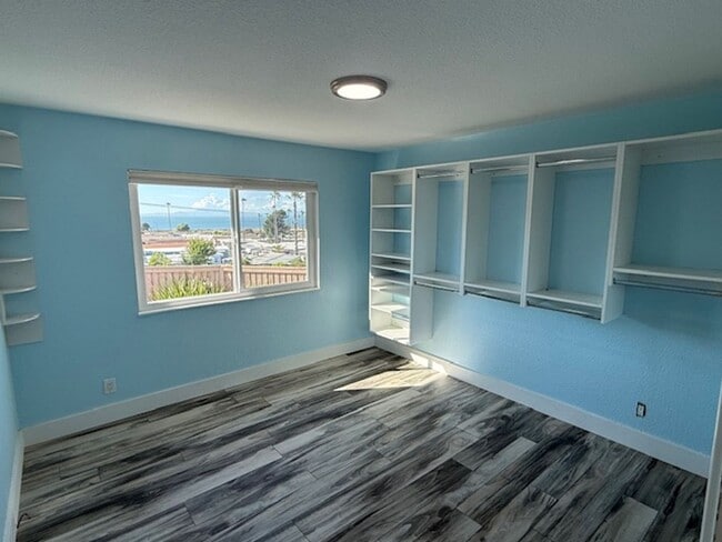 Building Photo - Remodeled 3 Bedroom Home with Bay Views + Stunning Backyard Patio