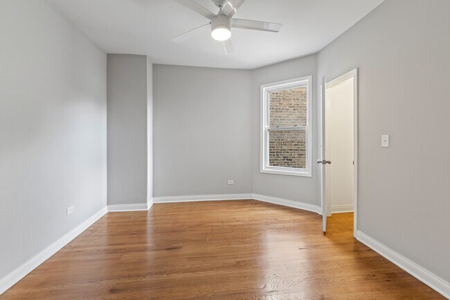 Building Photo - 5039 W Cullom Ave