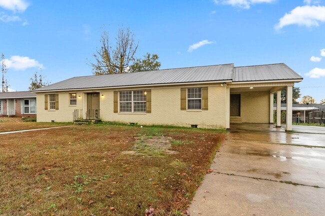 Building Photo - Spacious 3 Bedroom 3 Bath Available Fall 2025! Tour and Secure your Home today!