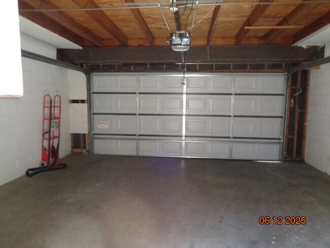 Building Photo - Single Story Condo in Park Somerset complex