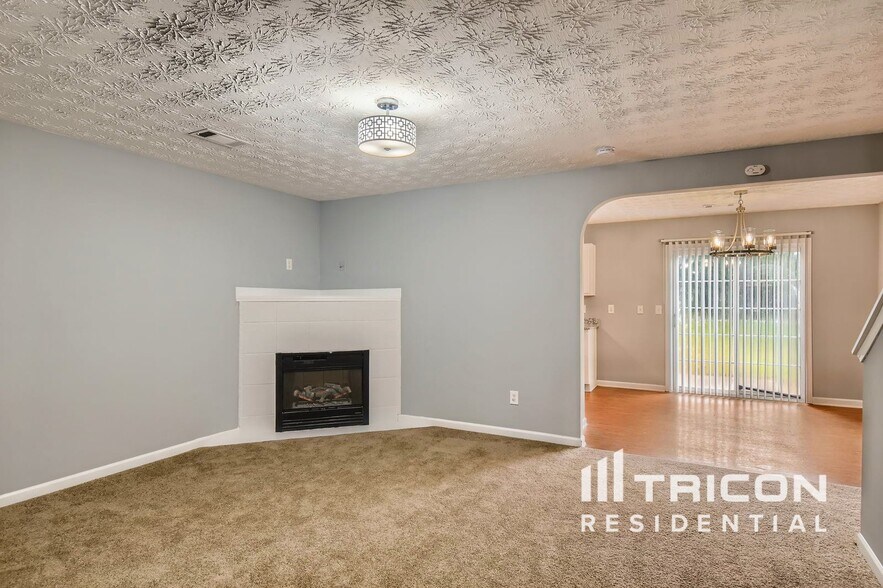 Primary Photo - 1740 Formosa Ln