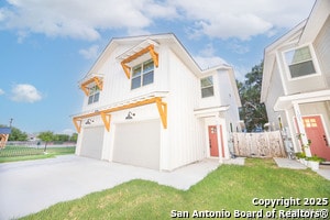 Building Photo - 10206 Lynwood Vlg