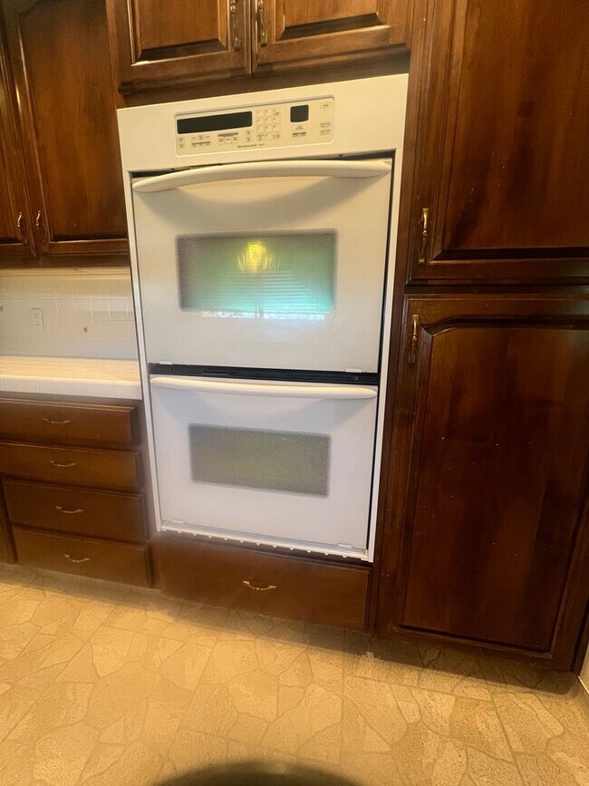 Building Photo - Nothing but short of Amazing - 3 Bedroom home!