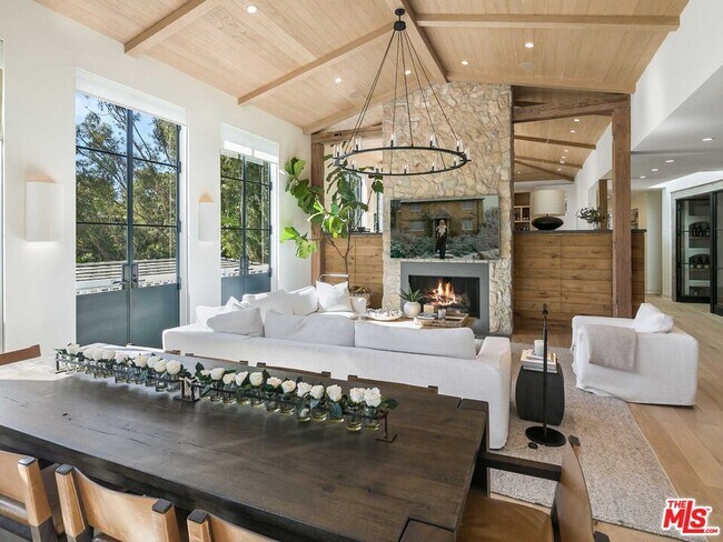 Building Photo - 657 Perugia Way