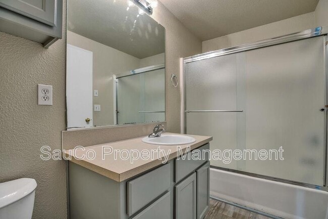 Building Photo - 2423 NW 3rd Ave