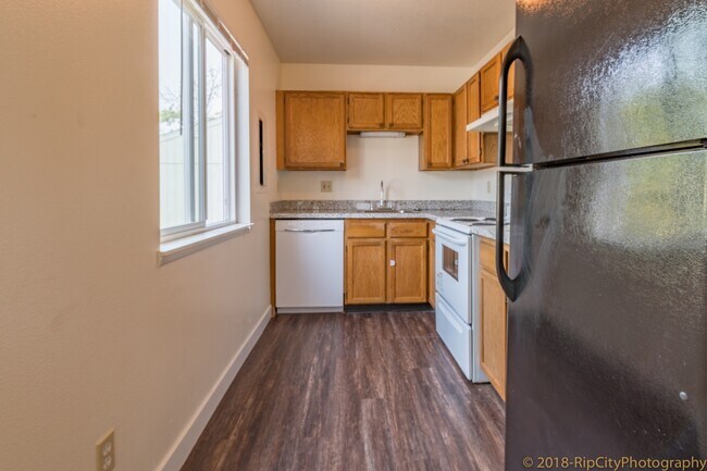 Building Photo - 3439-3439 SW 125th Ave