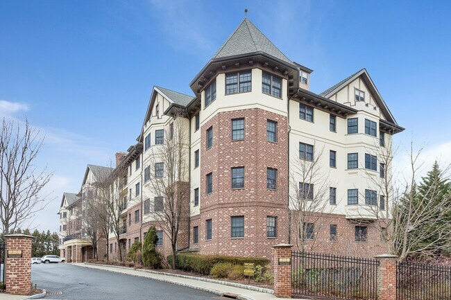 Building Photo - 70 Garth Rd