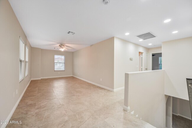 Building Photo - 1330 S 121st Dr