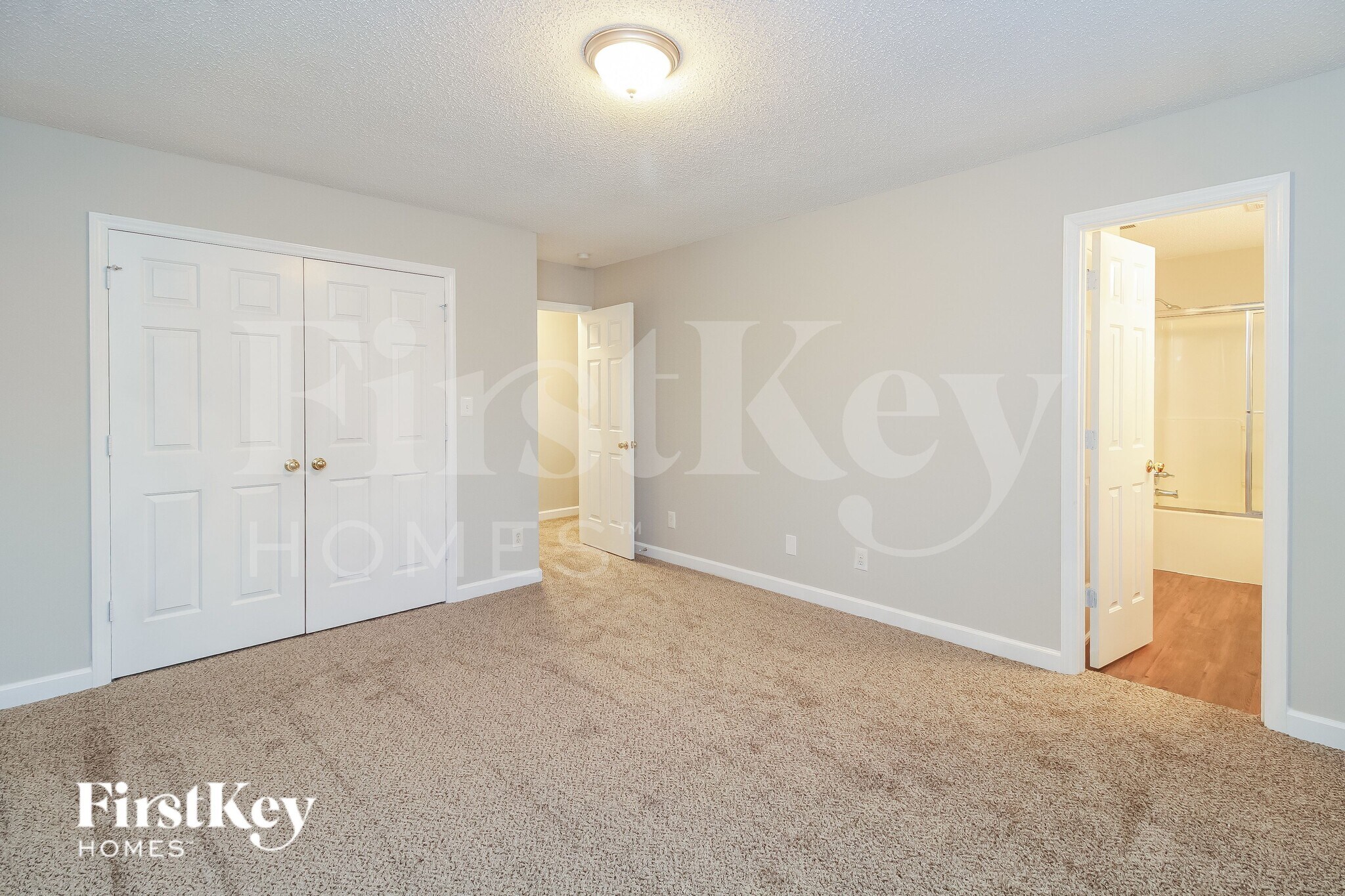 Building Photo - 4004 Deerfield St