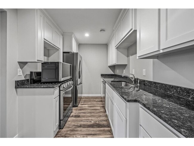 Building Photo - Rare 3 bed 4 bath no upgrade left out! 2 full kitchens, great views, dont miss out!