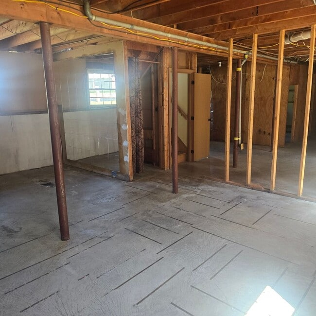 Building Photo - 432 Joseph St Ext