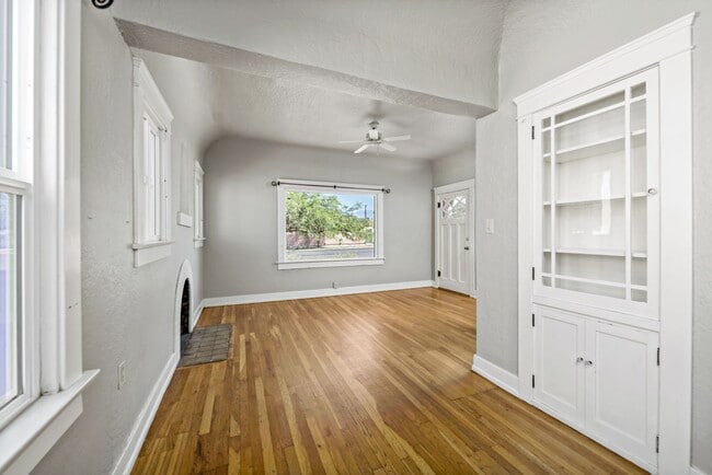 Building Photo - PRE-LEASE for AUGUST 2026 - Sam Hughes Bungalow