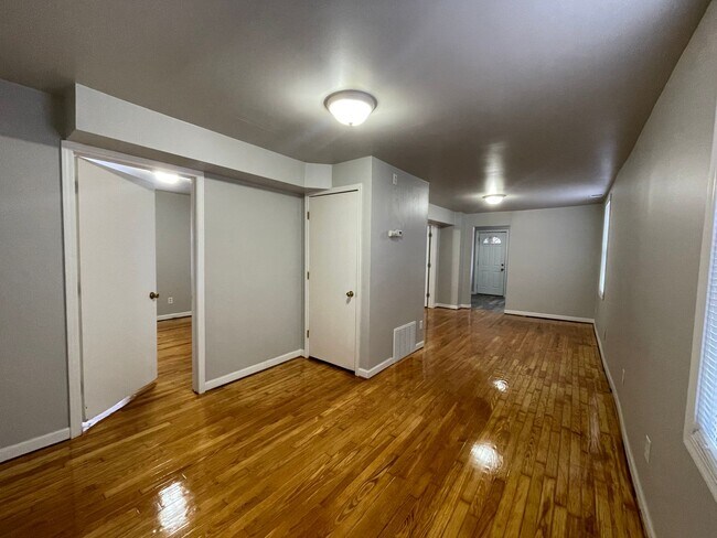 Building Photo - 1236 W 17th Ave