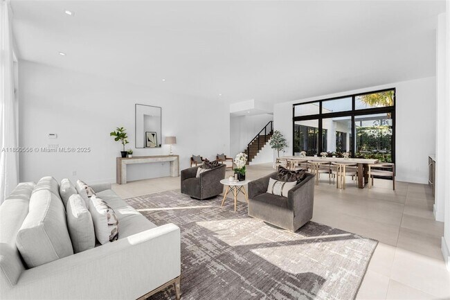 Building Photo - 16703 Botaniko Dr S