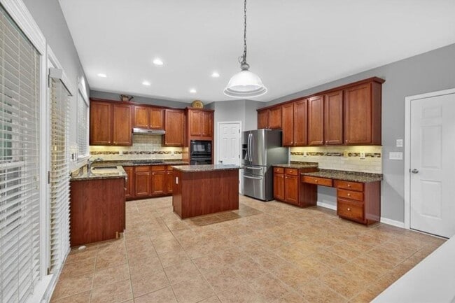 Building Photo - 740 Mayfair Ct