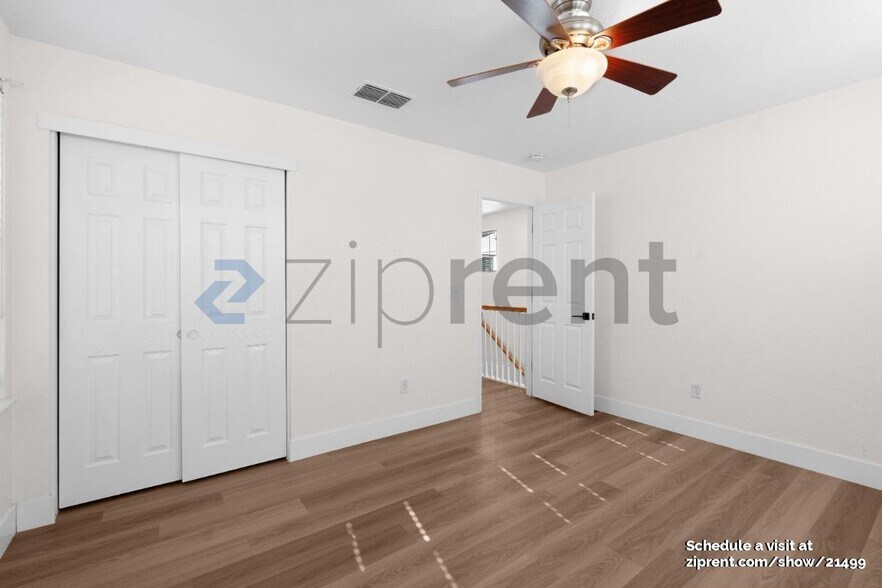 Building Photo - Unit