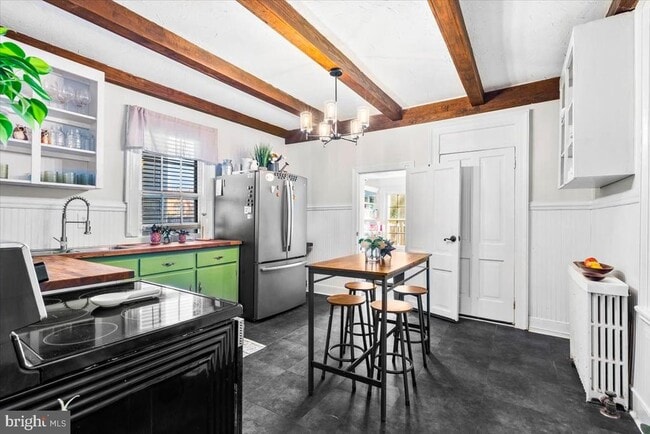 Building Photo - 222 S Raleigh St