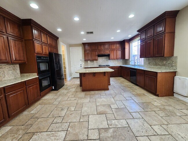Building Photo - Beautifully Upgraded Southern Highlands Ga...