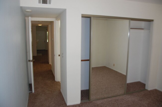 Building Photo - Two Bedroom Goleta Condo