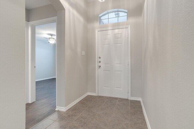 Building Photo - Great 3 Bedroom, 2 Bath, Brick Home in Gre...