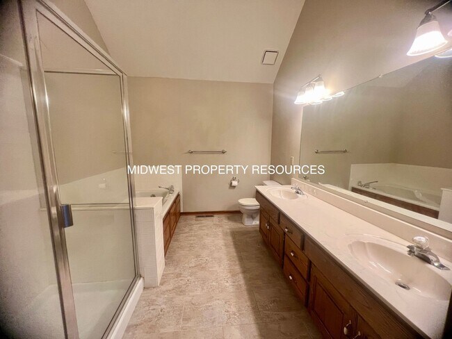 Building Photo - Stunning 3-Bedroom Home with Backyard Oasis!