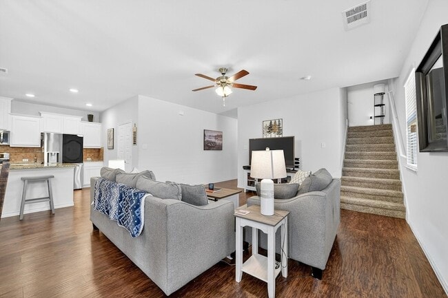 Building Photo - 2209 Barx Dr