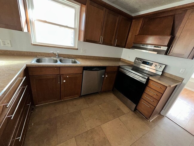 Building Photo - Home for Rent in Arlington 4-Bedroom, 2-Bathroom