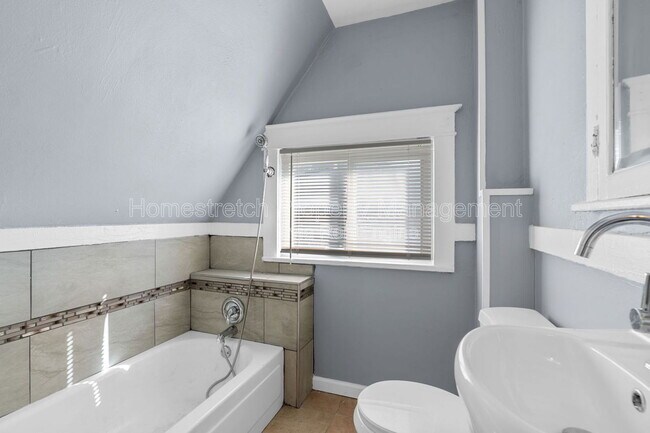 Building Photo - 44 Blakemore Pl