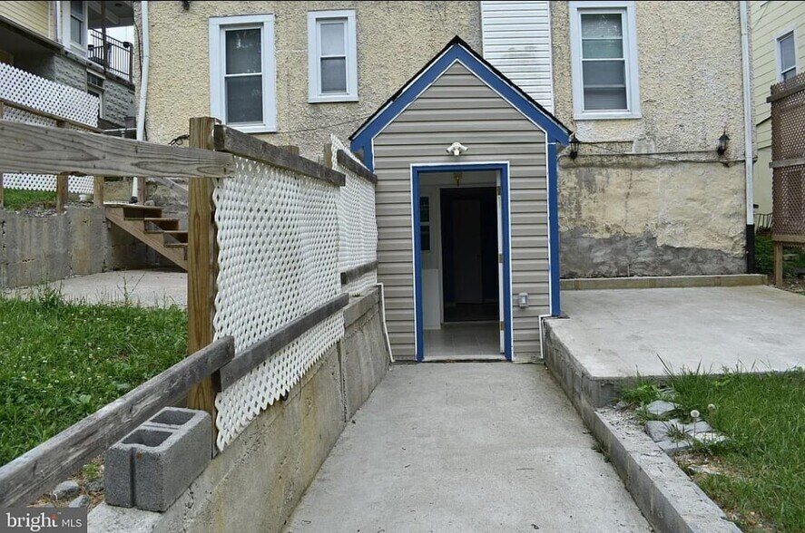 Building Photo - 6726 Jefferson Blvd