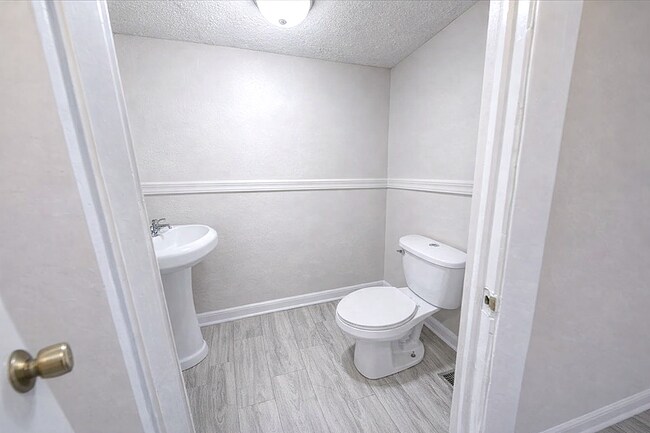 Building Photo - 3002 S Rybolt Ave