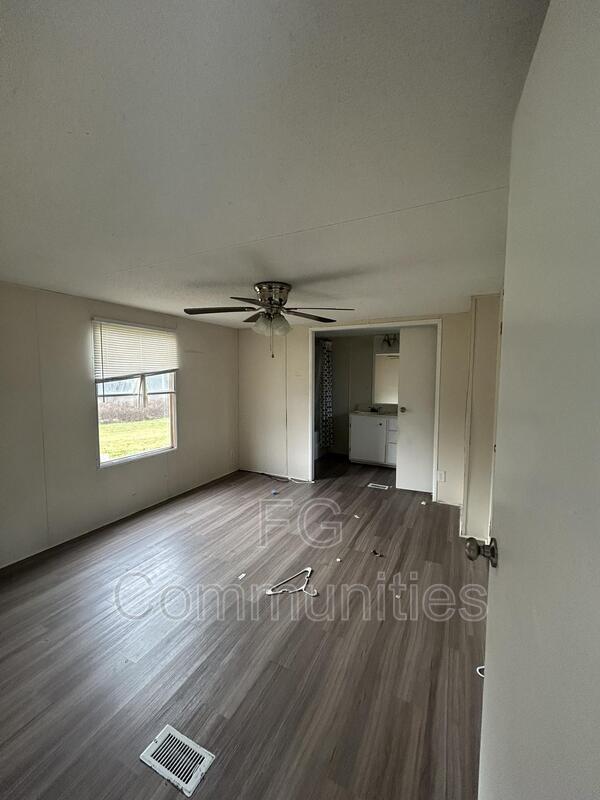 Building Photo - 1803 Breezewood Dr