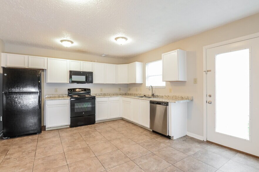 Building Photo - 14427 Cuppola Dr