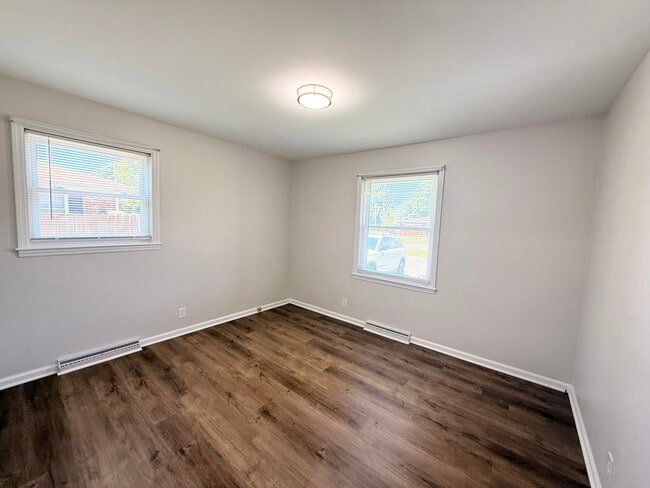 Building Photo - 708 Greenbriar Dr