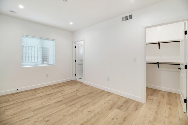Building Photo - 5624 Raber St