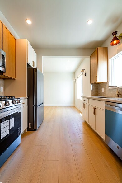 Building Photo - 4637 W 18th St