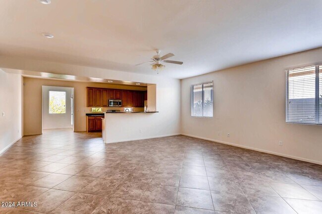 Building Photo - 1740 W Cottonwood Ln