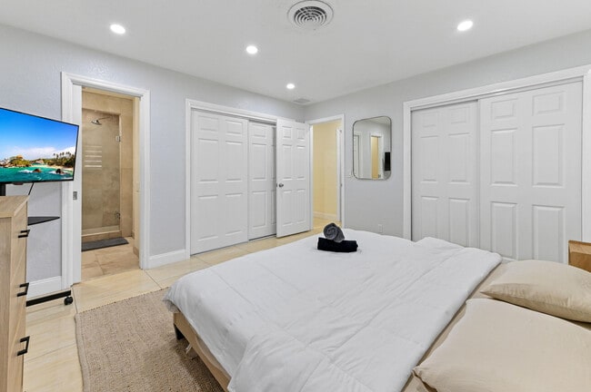 Building Photo - 2128 Dock St